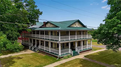 8441 Chestnut Ridge Rd, Royalton, NY 14067