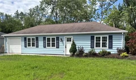 452 Campus Dr, Amherst, NY 14226