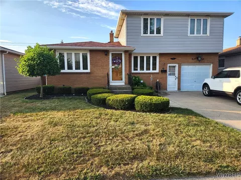 56 Oakwood Dr, Cheektowaga, NY 14227