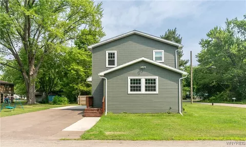 9468 Lafayette St, Evans, NY 14006