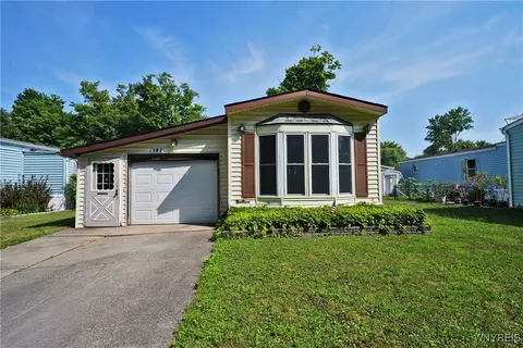182 Bush Gdns, Alden, NY 14004