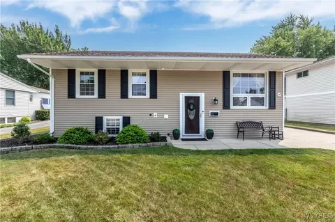 15 Wedgewood Dr, West Seneca, NY 14224