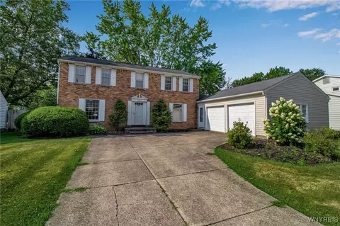 95 Carriage Cir, Amherst, NY 14221