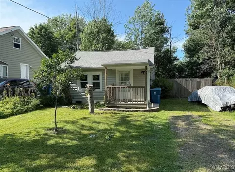 464 Poplar Ave, Evans, NY 14006