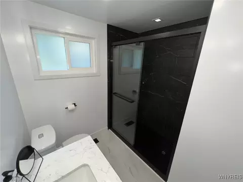 Bath - 450 Barton Dr, Lewiston, NY 14092 photo 3 of 4