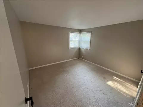 Bedroom - 450 Barton Dr, Lewiston, NY 14092 photo 3 of 7