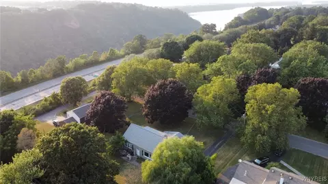 View/Area - 450 Barton Dr, Lewiston, NY 14092 photo 2 of 2
