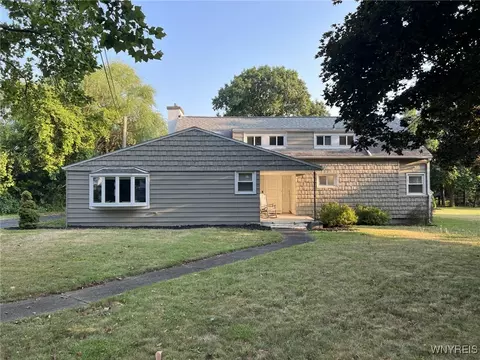 450 Barton Dr, Lewiston, NY 14092