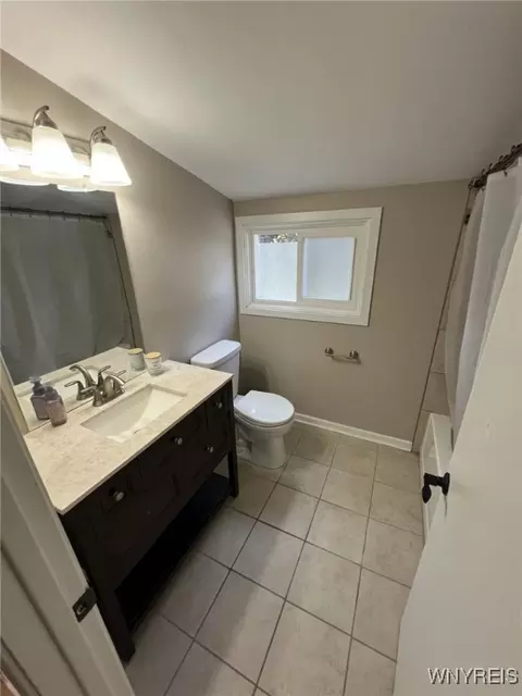 Bath - 450 Barton Dr, Lewiston, NY 14092 photo 4 of 4