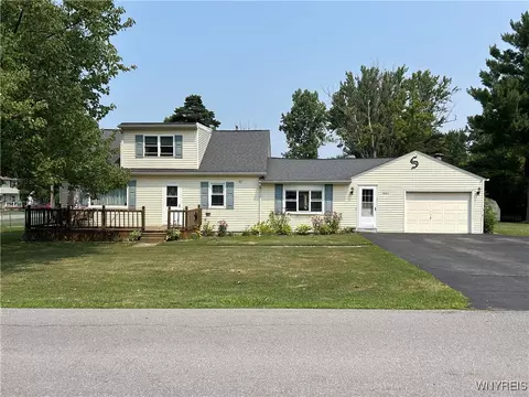 3684 Columbia St, Hamburg, NY 14075