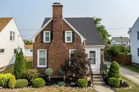 161 Hampton Pkwy, Buffalo, NY 14217