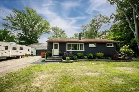 5474 Stone Rd, Lockport, NY 14094
