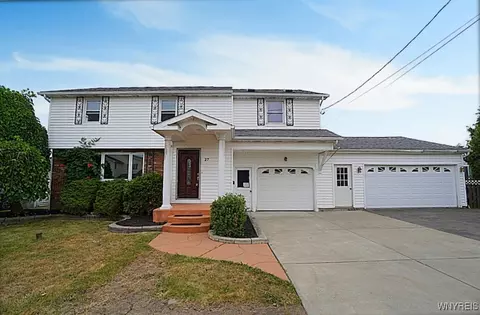 27 Roosevelt Ave, Lancaster, NY 14086
