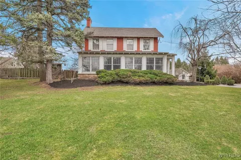 105 Brompton Rd, Amherst, NY 14221