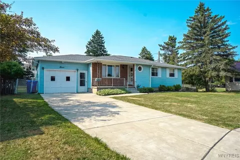 7 Christopher Dr, West Seneca, NY 14224