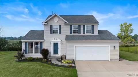 6571 Harvest Rdg, Lockport, NY 14094