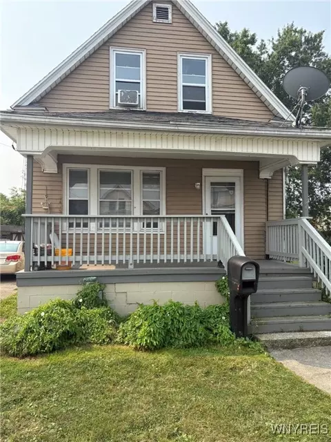 17 Peach St, Lackawanna, NY 14218