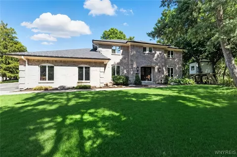 2 Gothic Ledge, Lockport, NY 14094