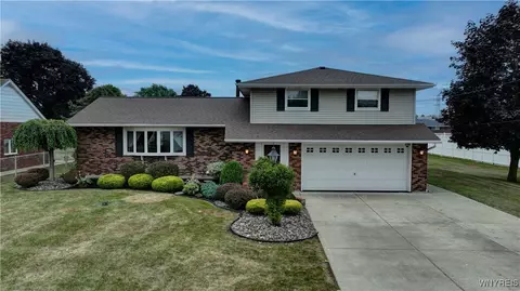 8391 Carol Ct, Niagara, NY 14304