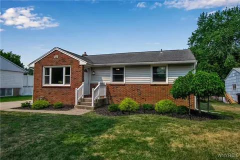 290 Seneca Pl, Lancaster, NY 14086