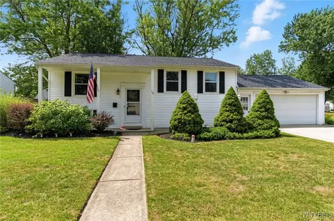 112 Brookwood Dr, Hamburg, NY 14075