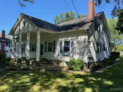 72 Elmwood Ave, Aurora, NY 14052