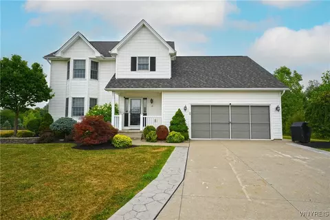 10 Joseph Dr, Lancaster, NY 14086