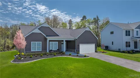 3863 Ridgeland Dr, Wheatfield, NY 14120