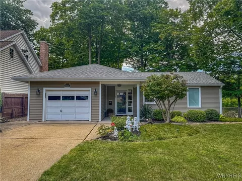 4026 Barton St, Niagara Falls, NY 14305