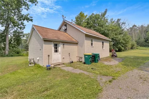 7599 State Rd, Colden, NY 14033