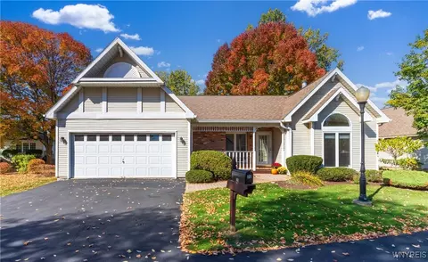 26 Village Gate Ct, Amherst, NY 14221