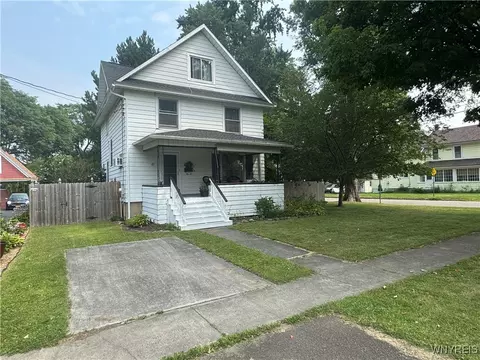 129 W Court St, Warsaw, NY 14569
