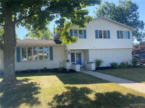 2 Impala Pkwy, Lancaster, NY 14086