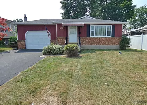 9321 Saint Johns Pkwy, Niagara Falls, NY 14304
