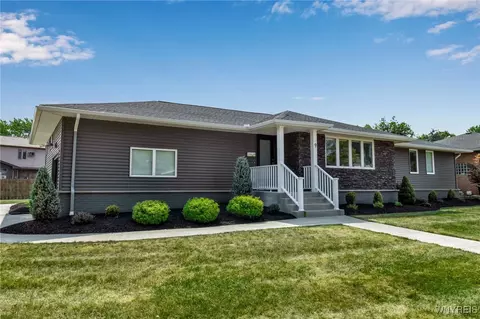 9 Evanshire Ln, Amherst, NY 14221