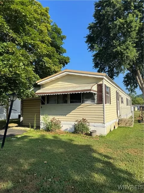1066 Wish Cir, East Aurora, NY 14052
