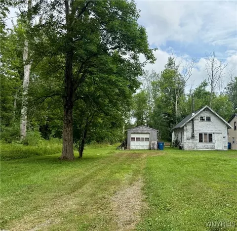 1453 Edgewood Dr, Evans, NY 14047
