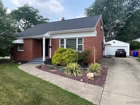 106 Singer Dr, West Seneca, NY 14224