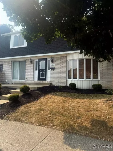 102 Harrogate Sq, Amherst, NY 14221