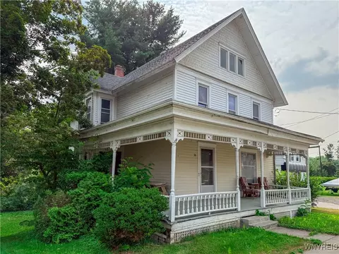 94 N Main St, Holland, NY 14080