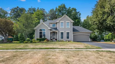 3479 Parkwood Cmns, Hamburg, NY 14075