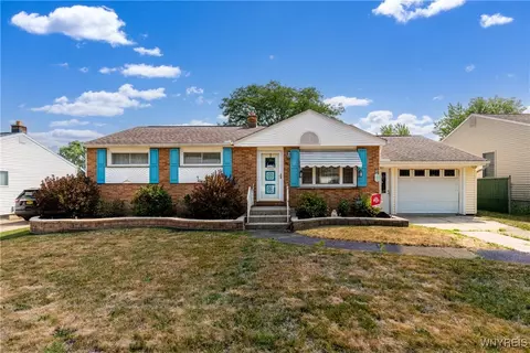 31 Mosher Dr, Tonawanda, NY 14150