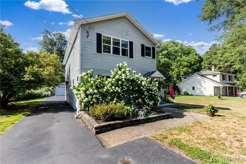 6731 Webster Rd, Orchard Park, NY 14127