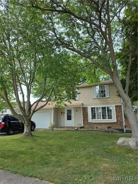 4572 Roundtree Rd, Hamburg, NY 14075