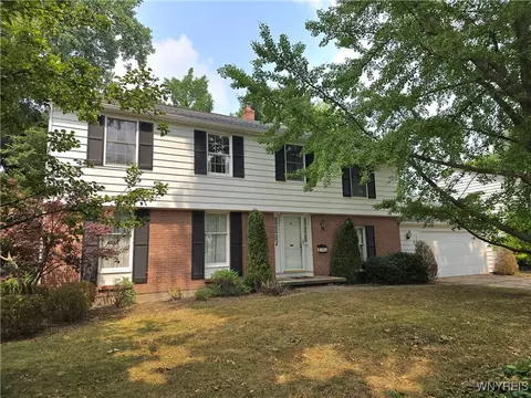 22 Candlewood Ln, Amherst, NY 14221