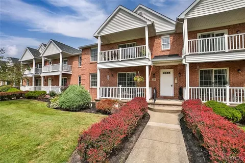 24 Georgian Ln #C, Amherst, NY 14221