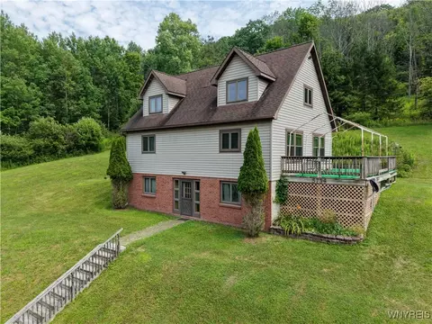 5736 Plum Brook Rd, Great Valley, NY 14741