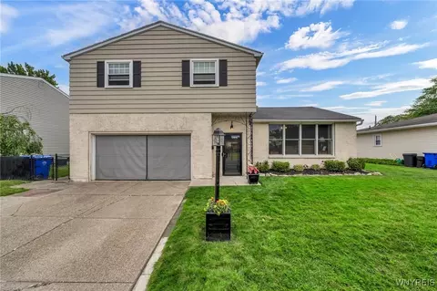 29 Treehaven Rd, West Seneca, NY 14224