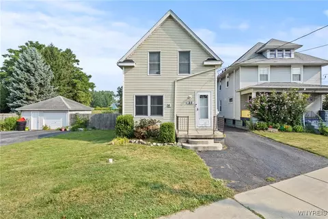 23 Saint John St, Lancaster, NY 14086