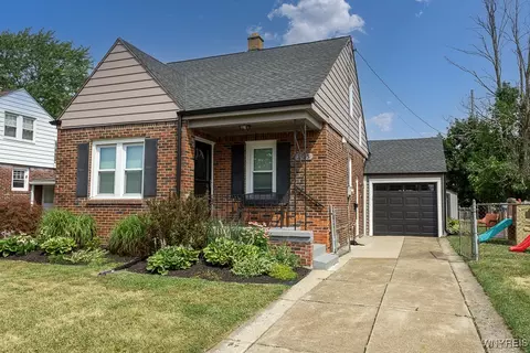 105 Oakridge Ave, Buffalo, NY 14217